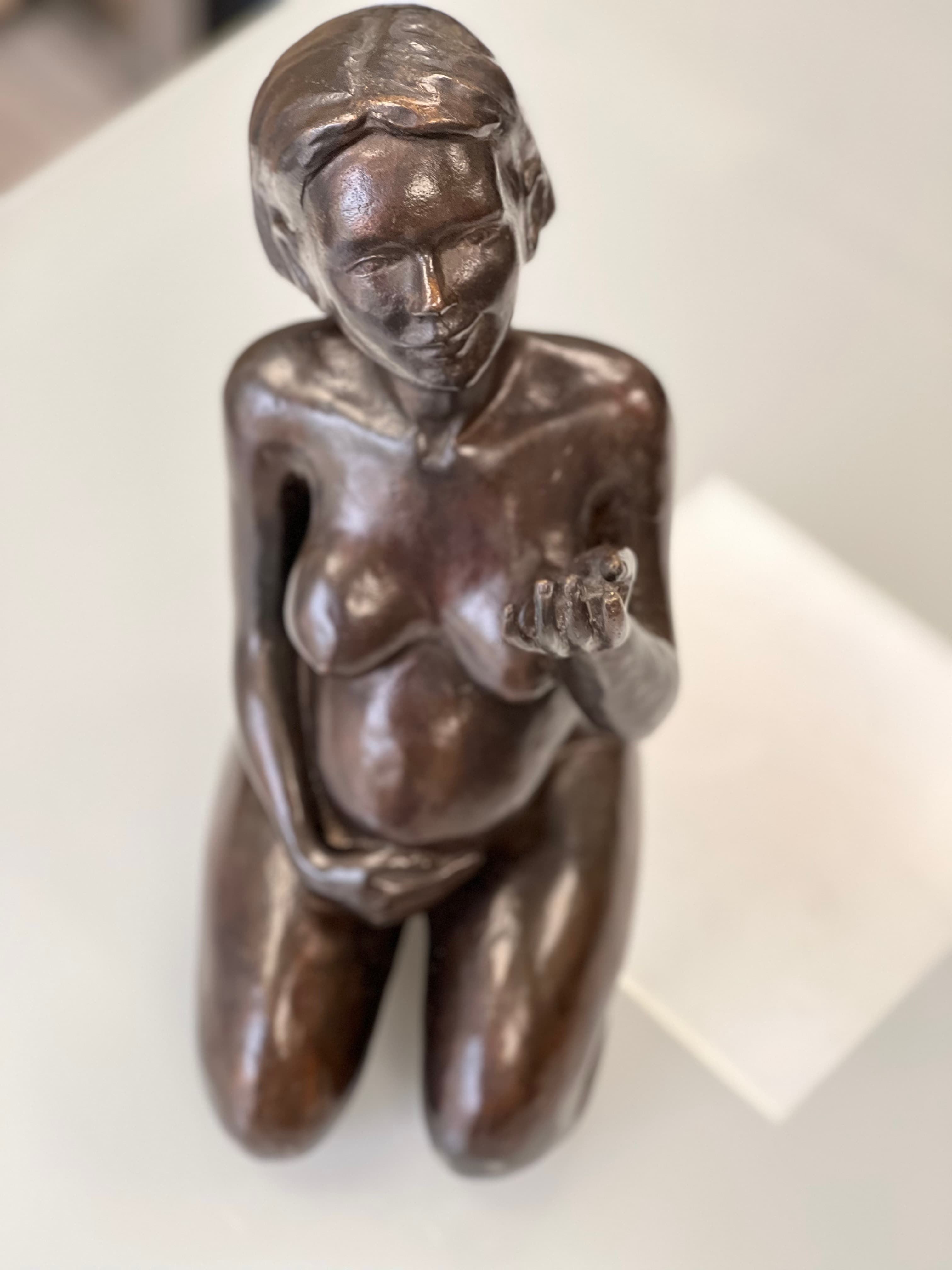 Sculpture maternité — cabinet Dr MAMY